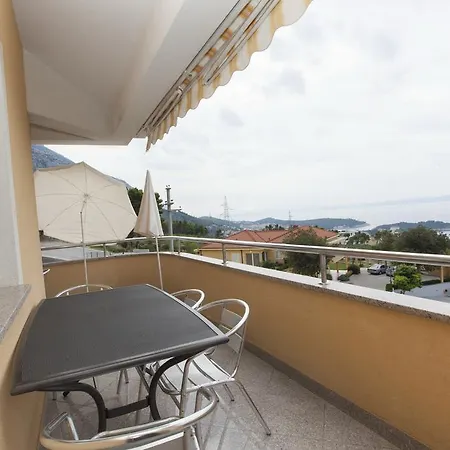 Apartments Damjanovic Makarska Room photo