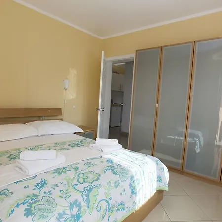 Apartments Damjanovic Makarska Room photo