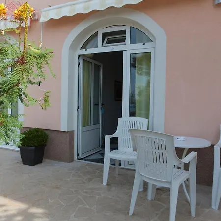Apartments Damjanovic Makarska Room photo
