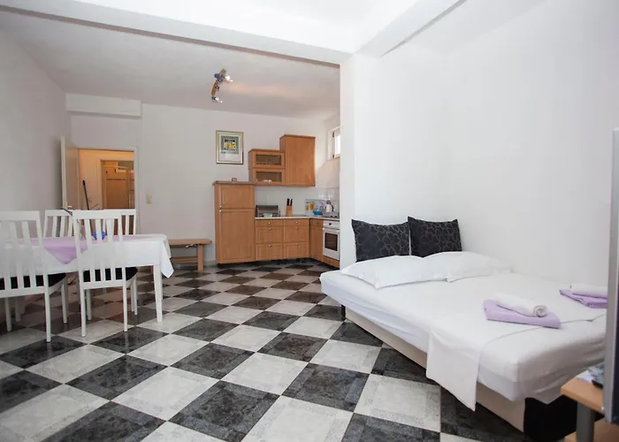 Apartments Damjanovic