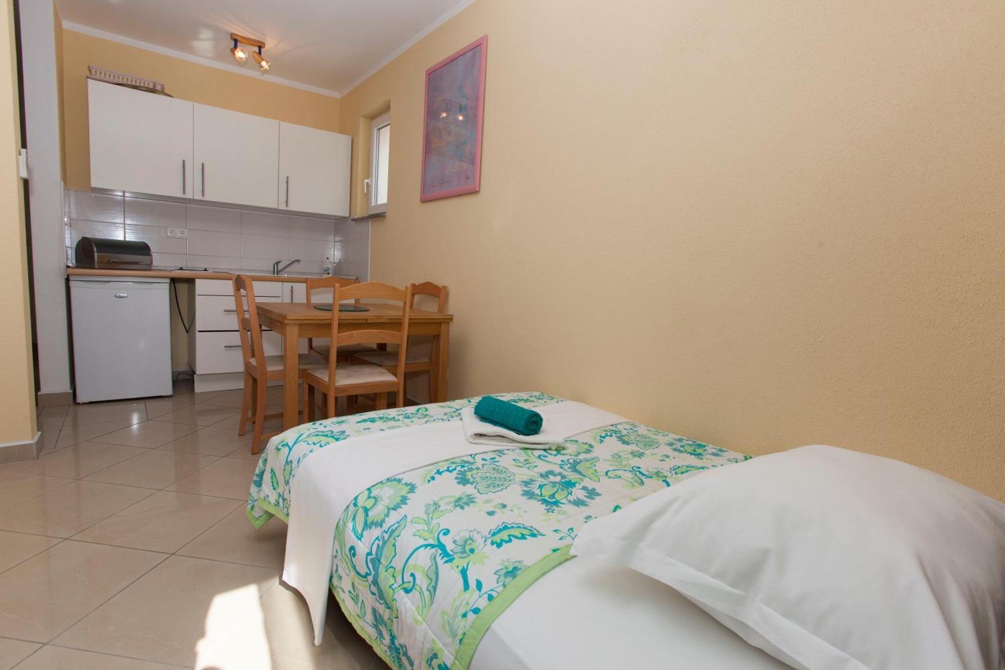 Damjanovic Apartment Makarska