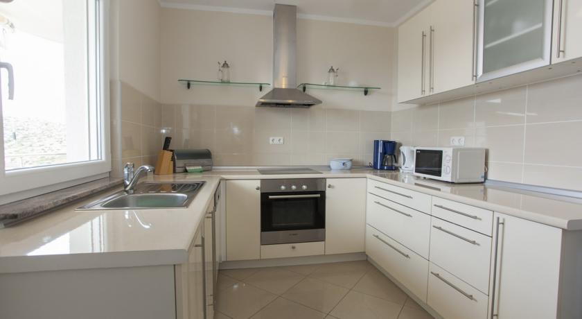 Damjanovic Apartment Makarska