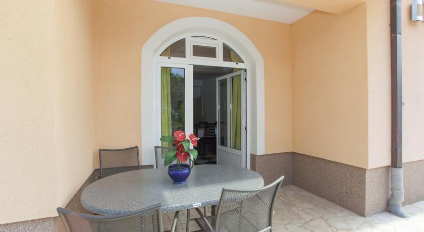 Damjanovic Apartment Makarska