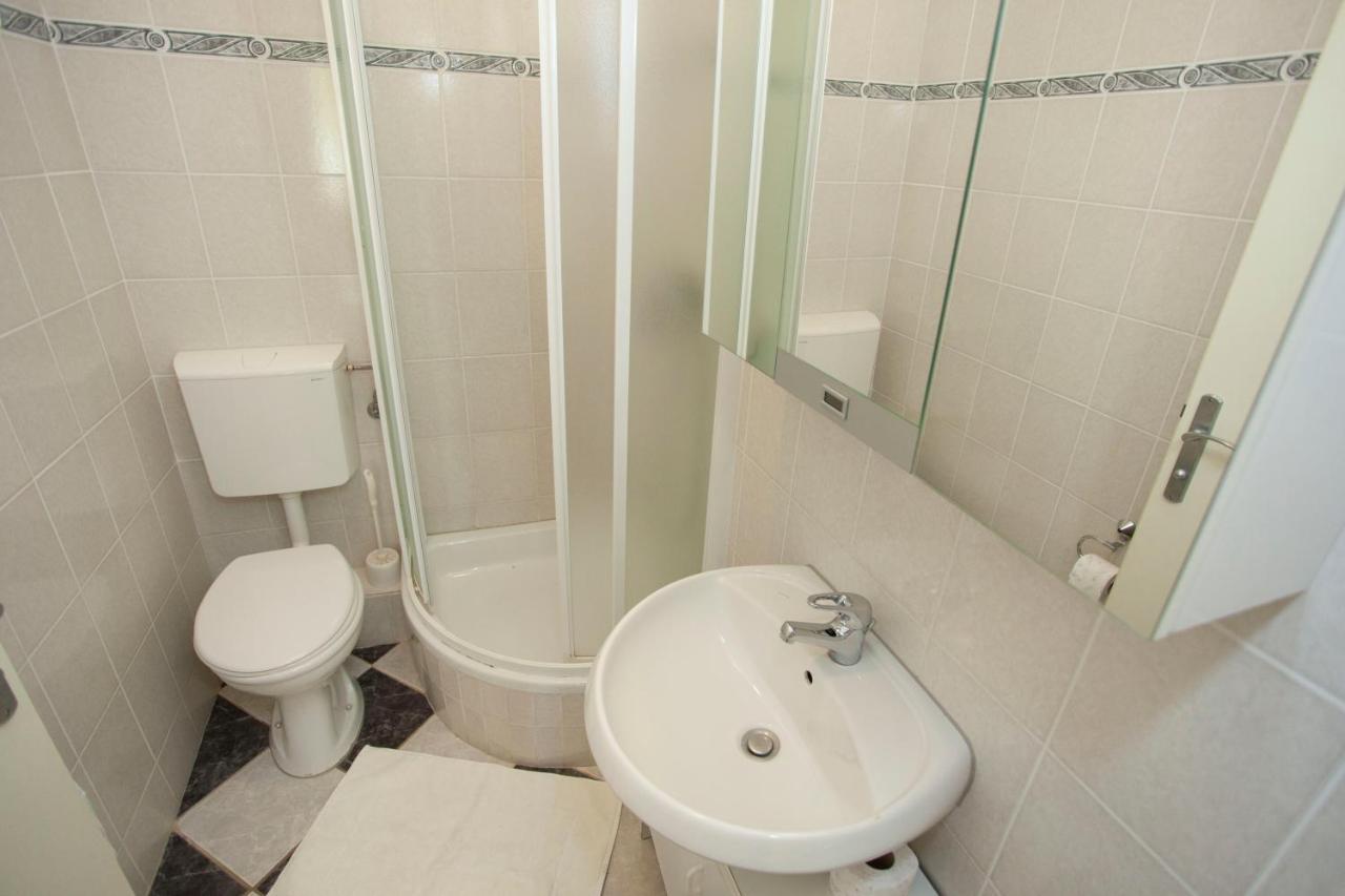 Damjanovic Apartment Makarska